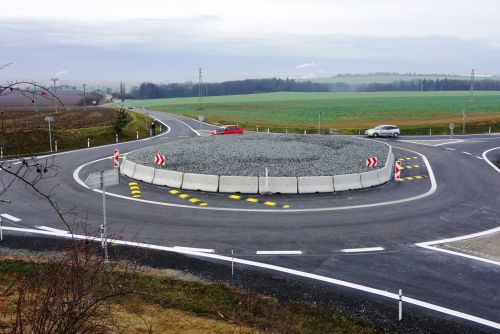 Foto: Kraj získal ocenění za nový kruhový objezd u Letkova 