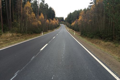 Foto: Mezi Kaznějovem a Mrtníkem vznikl zkušební úsek silnice s recyklovaným asfaltem
