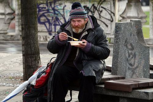 Foto: Bezdomovci v Plzni budou mít od nového roku k dispozici psychiatra a kožního lékaře