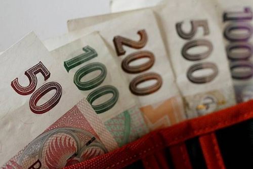 Foto: Důvěřivá seniorka půjčila v Doubravce šest tisíc korun neznámému muži