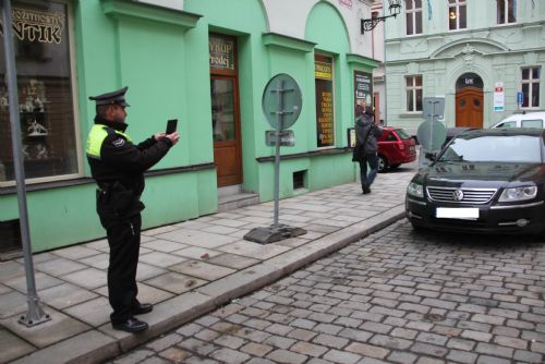 Foto: Strážníci v Plzni mají od ledna tablety. Jsou on-line 