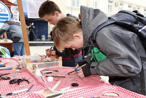 Foto: Studenti středních škol předvedli Ručičky kraje