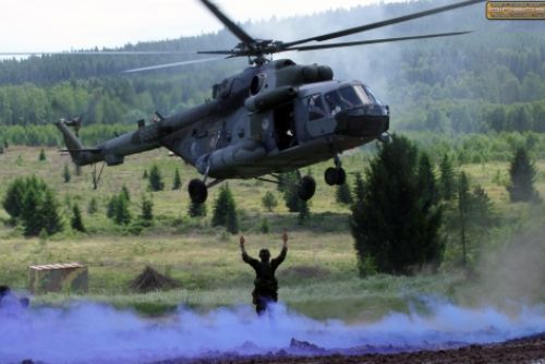 Foto: Tankodrom u Strašic v sobotu ovládají armádní Bahna