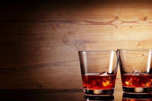 Foto: V Hromnici řídil pod vlivem alkoholu, odnesl to sloup osvětlení