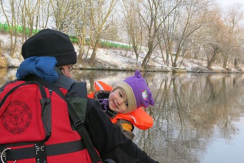 Foto: Zvířecí záchranáři z Plzně vyrazili na kánoe a sčítali ptáky na Berounce