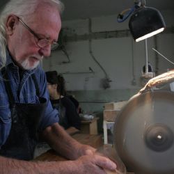 Brusič skla Gabriel Hájek (82) získal prestižní ocenění Plzeňského kraje