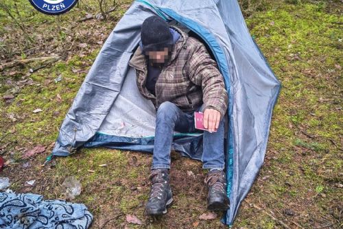 obrázek:Drama v Bolevci, strážníci našli ve stanu muže na pokraji vyčerpání