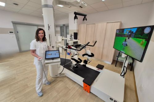 obrázek:FN Plzeň posouvá rehabilitaci do budoucnosti. Nový robot učí pacienty znovu chodit