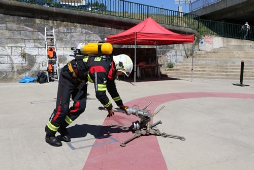 obrázek:Hasičské TFA v Plzni změnilo trasu. Závodníci dobývali 15 pater Bohemky