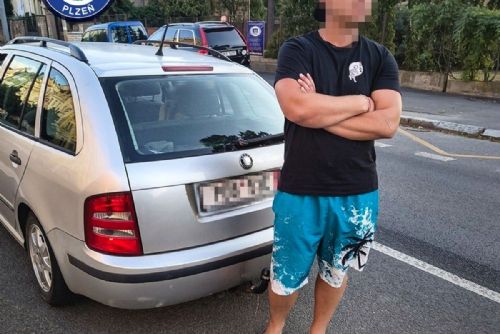 obrázek:„Jen jsme jeli nakoupit.“ Řidič neměl pás, autosedačku ani právo sednout za volant