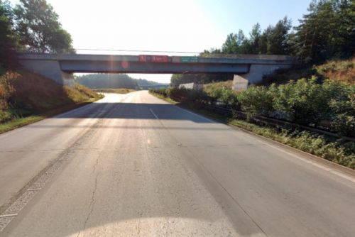 obrázek:Mezi Nýřany a Šlovicemi jela v pondělí večer po D5 octavia v protisměru, policie hledá svědky