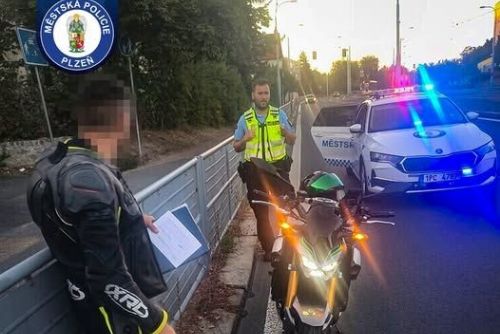 obrázek:Motorkář se řítil Karlovarskou ulicí v Plzni rychlostí 120 km/h, hrozí mu pokuta i zákaz řízení   