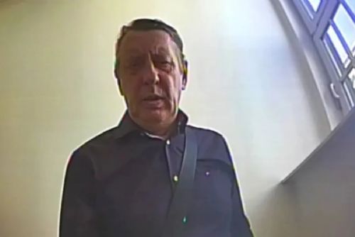 obrázek:Muž nechal v bankomatu v Plzni 80 tisíc korun. Policie hledá člověka zachyceného na kameře