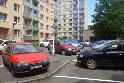 obrázek:Na Lochotíně roste spor o parkování. Místa pro 400 aut ohrožuje nová výstavba