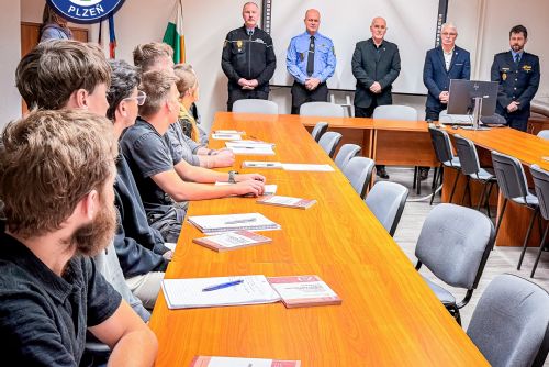 obrázek:Nástupní kurz městské policie zahájen, do služby zamíří deset zájemců