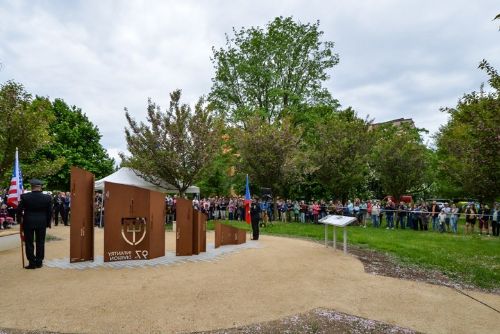 Foto: Odhalení památníku 97. divize v Plzni vyvolalo rozporuplné reakce