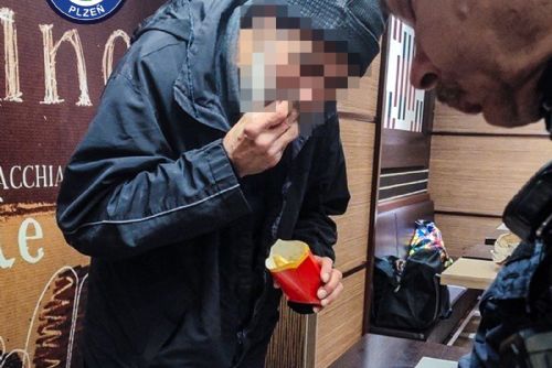 obrázek:Opilec rozvrátil fast food - skončil na záchytce a s pokutou