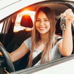 Plzeň spustila web pro budoucí řidiče. Pomůže s autoškolou i zkouškami