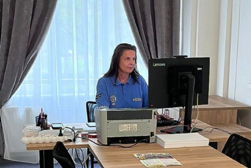obrázek:Plzeňská Čtyřka má nové kontaktní místo městské policie. Strážník bude přímo na radnici
