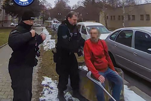 obrázek:Policie vyrazila k nahlášenému opilci, našli zraněného diabetika