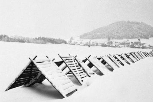 obrázek:Proč mizí kolem silnic užitečné zásněžky?