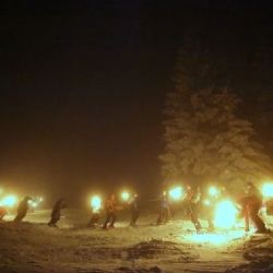 Silvestrovský sjezd Špičáku se nakonec uskutečnil pěšky