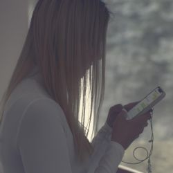 Učitel odsouzen na 2 roky vězení, posílal pornografii a osahával žákyně