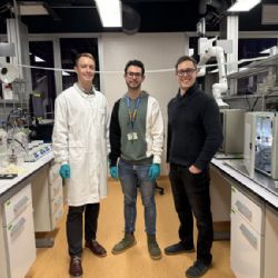 ZČU se pouští do „závodu o vodík“, slunce má pomoct zlevnit jeho výrobu