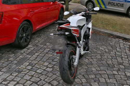 obrázek:Zloděj nepočítal s policistou po službě. Zahlédl hledanou motorku a sledoval ji až k dopadení řidiče