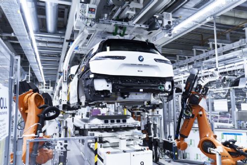 Obrázek - BMW zahajuje sériovou výrobu modelu iX