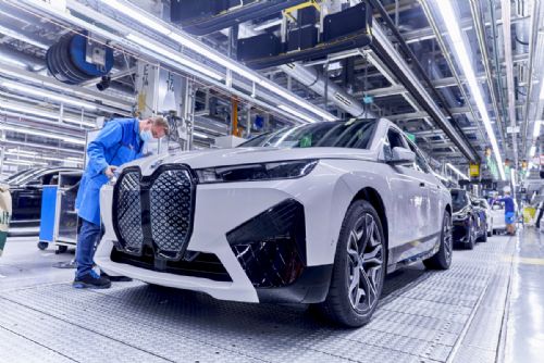Obrázek - BMW zahajuje sériovou výrobu modelu iX