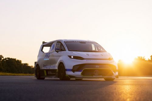 Foto: Ford Pro Electric SuperVan přijíždí