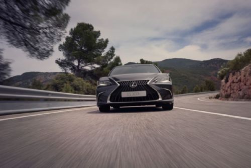 Foto: Lexus ES pro rok 2023 přichází