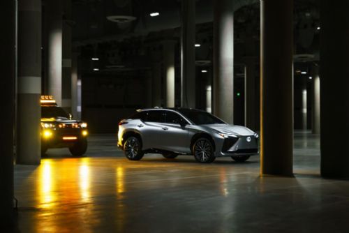 Obrázek - NOVÝ LEXUS RZ 450e září ve filmu