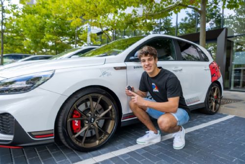 Obrázek - Oliver König převzal Hyundai i30 N Drive-N