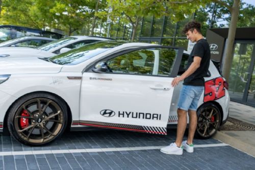 Obrázek - Oliver König převzal Hyundai i30 N Drive-N