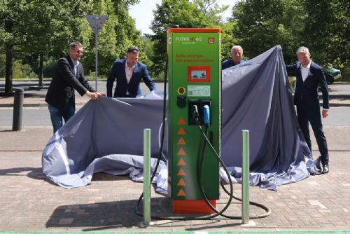 Obrázek - Olympia zvládla nájezd smečky elektromobilů