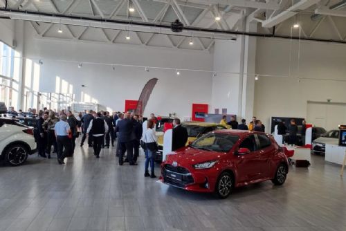 Obrázek - Toyota otevřela největší autosalon v ČR