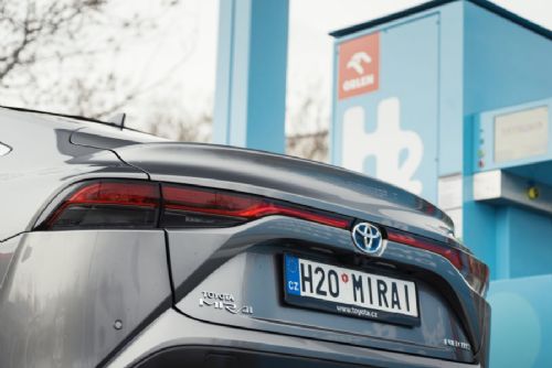 Obrázek - V Česku jezdí desítka vodíkových Toyot