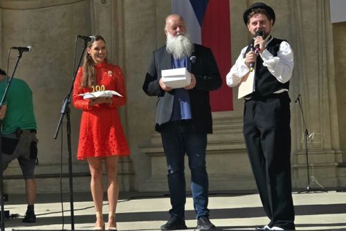 obrázek:Hvězdou na Dni Plzně v Senátu byl Hurvínek, záštitu převzali Aschenbrenner a Kantorová