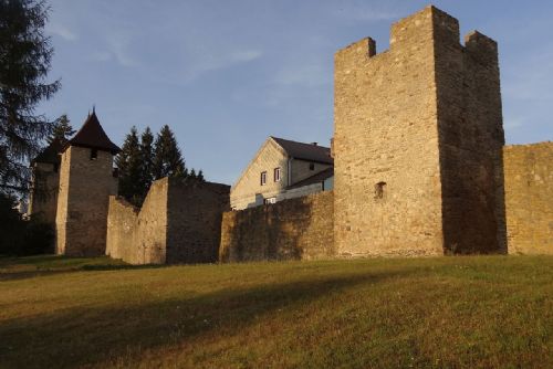 obrázek:Letní kino Tachov nabízí fimy na hradbách u řeky