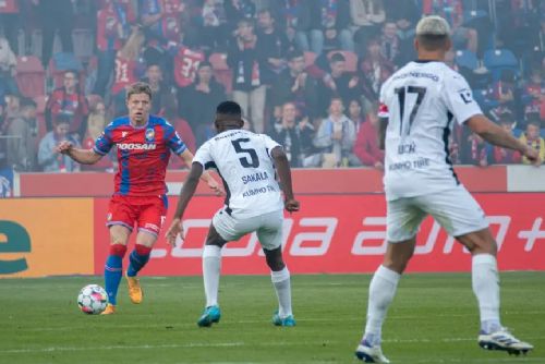 obrázek:Plzeň bez Červa - reprezentant utrpěl otřes mozku po faulu