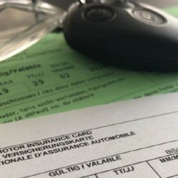 Proč má u stejného auta jeden řidič o polovinu levnější povinné ručení než druhý (a jak z toho vytěžit maximum s PorovnejMe)