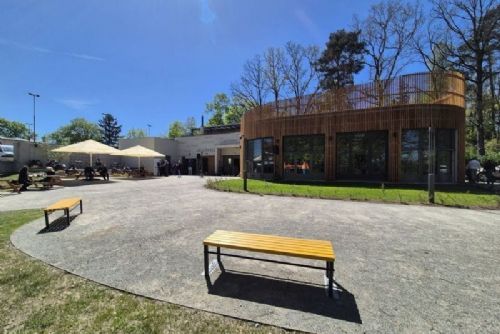 obrázek:Místo u Košuteckého jezírka znovu ožívá. Nový objekt byl slavnostně otevřen