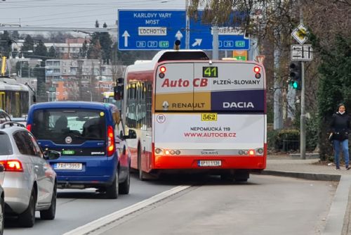obrázek:Plzeňsko drží veřejnou dopravu bez změn. Drahá nafta však tlačí na zdražování rozvozu jídel