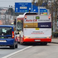Plzeňsko drží veřejnou dopravu bez změn. Drahá nafta však tlačí na zdražování rozvozu jídel