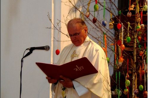 Obrázek - ARCIDĚKAN JIŘÍ HÁJEK VE STŘÍBŘE OSLAVIL OSMDESÁTINY