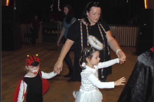 Obrázek - DĚTI ŘÁDILY V MASKÁCH VE STŘÍBRSKÉM KULTURNÍM DOMĚ