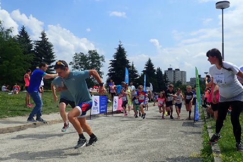 Foto: Domovinka se pořádně rozsvítí - běžci pomohli k projektu nových světel!