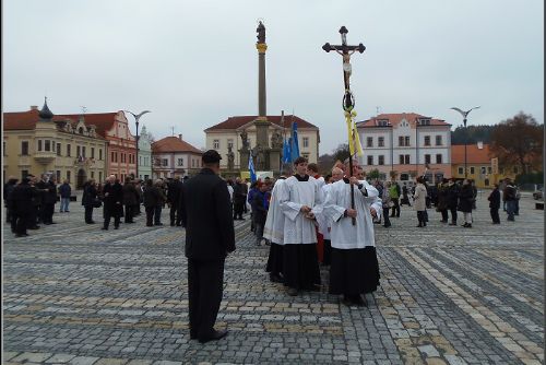 Obrázek - Křesťané nesli svatý obraz do kostela